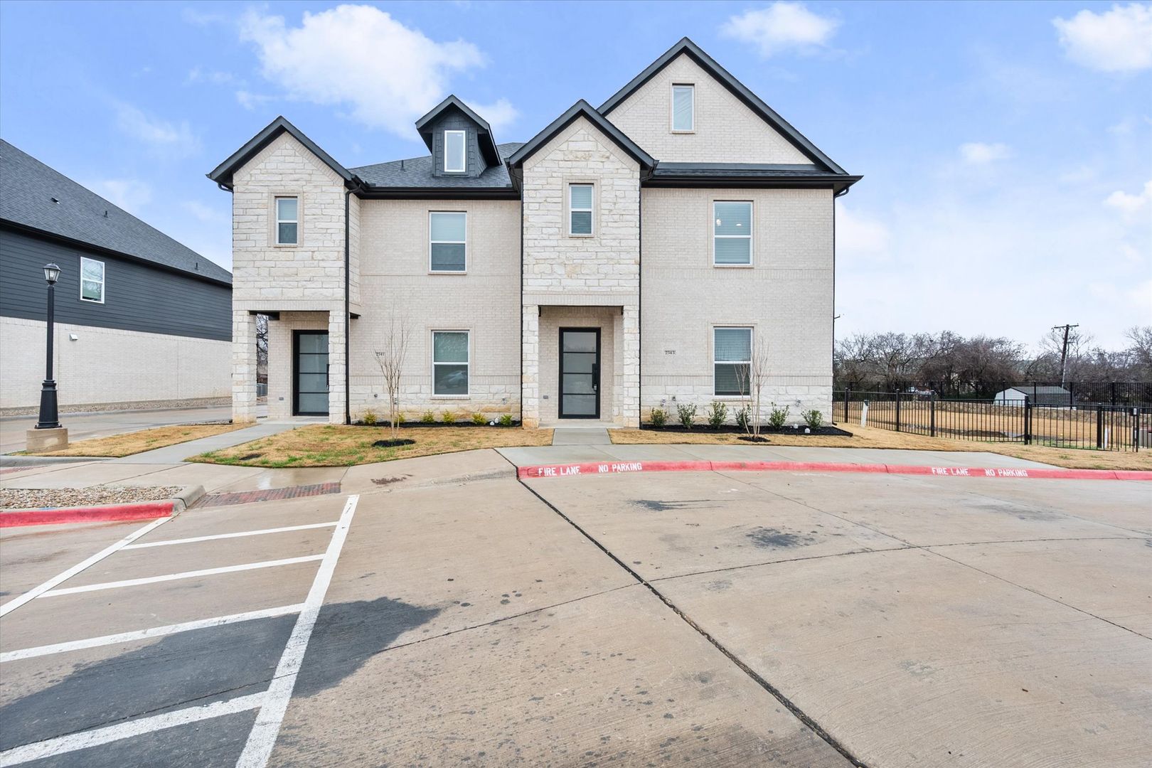 2333 Spring Park Blvd, Arlington, TX 76016 2 of 8
