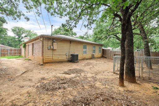 1217 Hidden Creek Dr, Mansfield, TX 76063