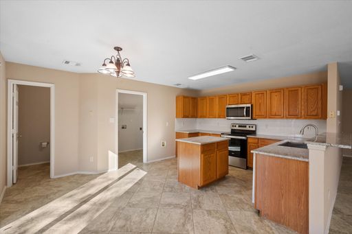 1049 Triple Crown Drive, Fort Worth, TX 76179