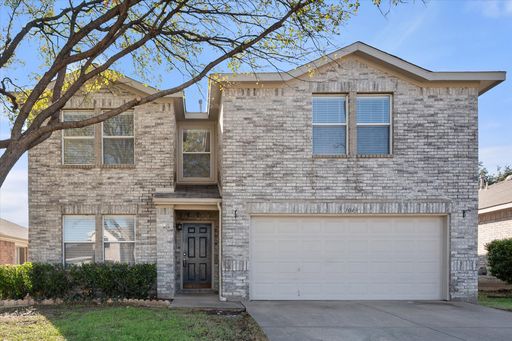 1049 Triple Crown Drive, Fort Worth, TX 76179