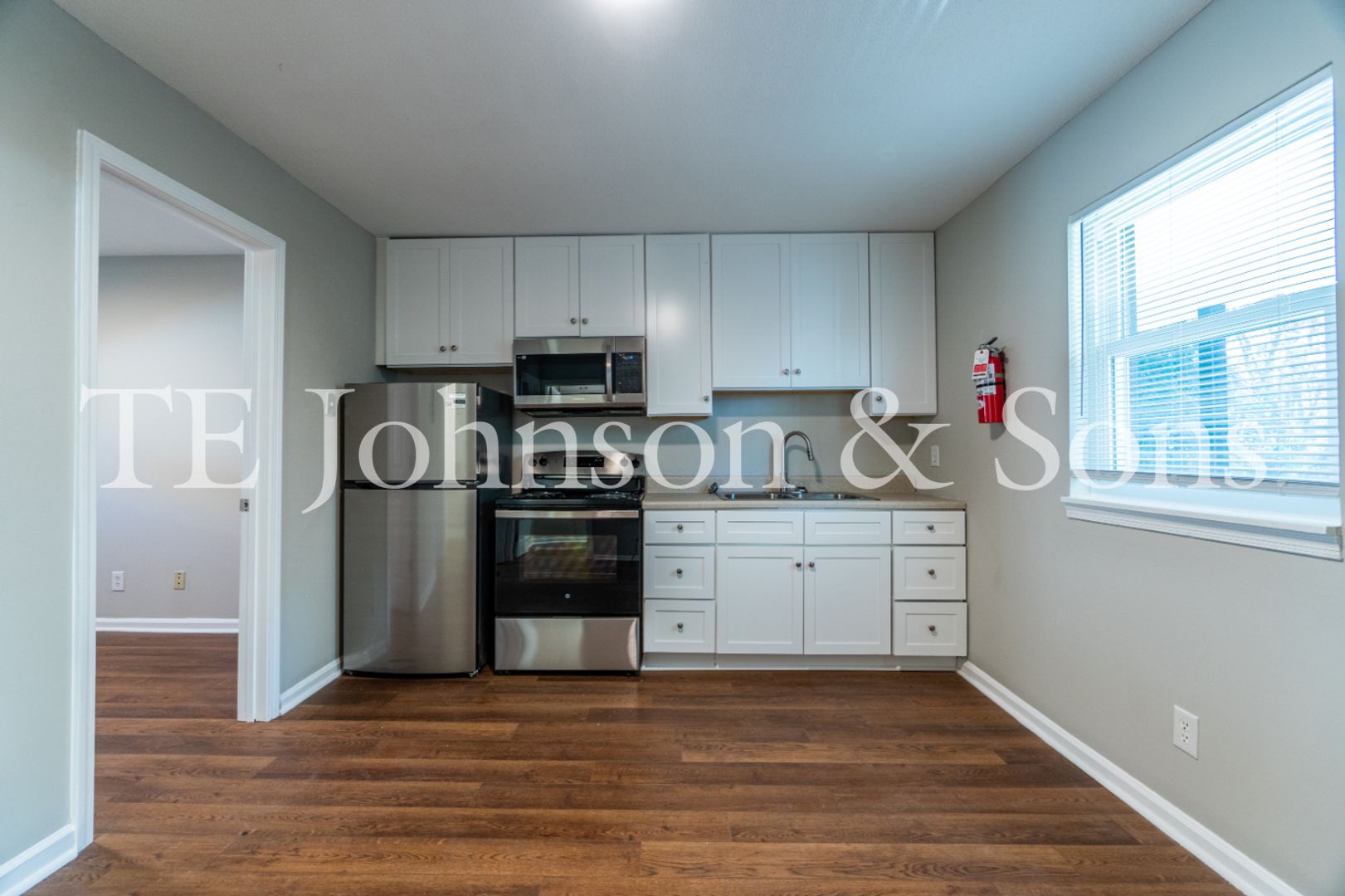 Discover West End Living in This Beautiful 2 Bedroom Apartment 8 of 12