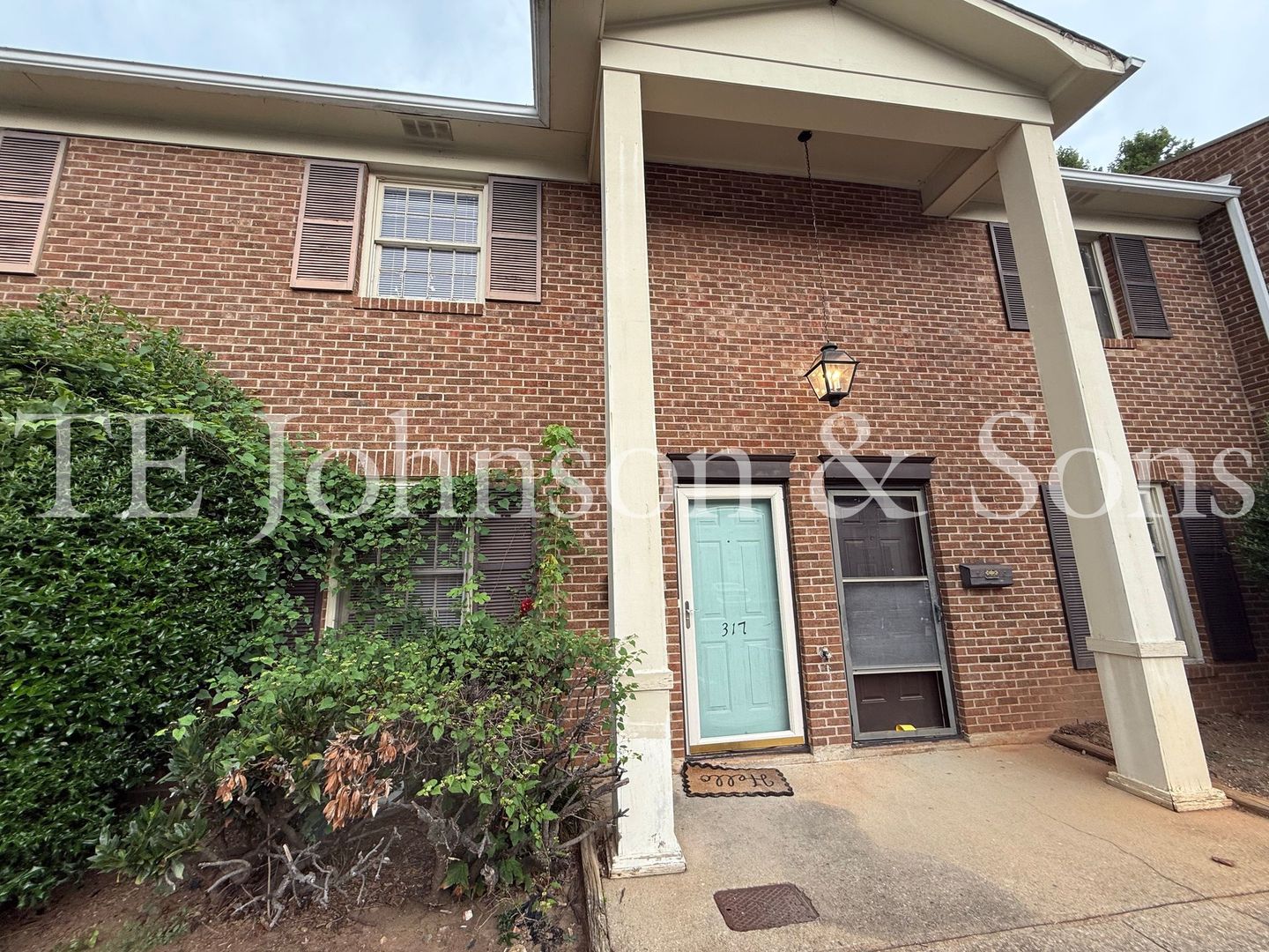 Winston Salem House: 317 Vineyard Park Ct