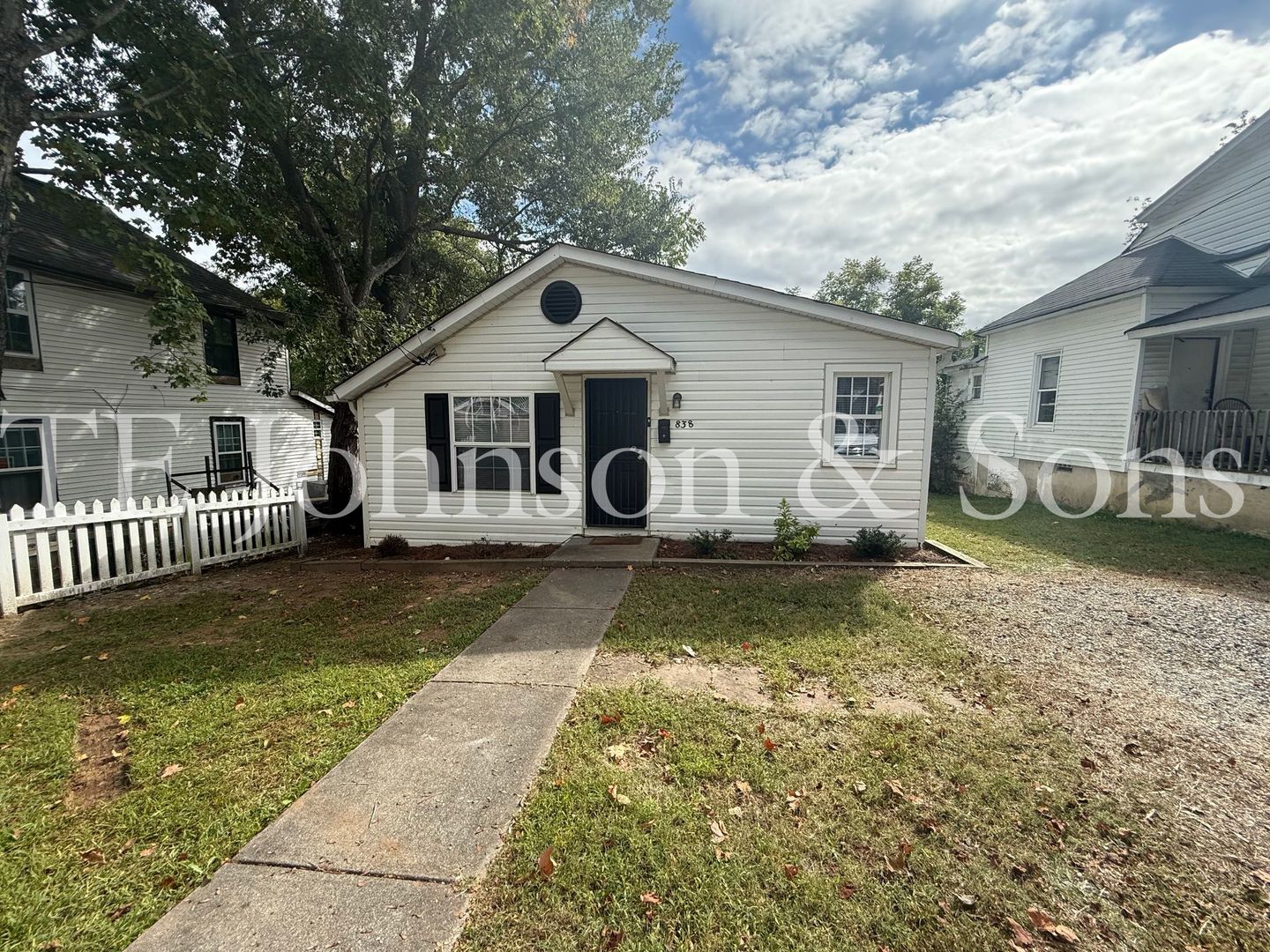 Winston-Salem House: 838 E Devonshire St