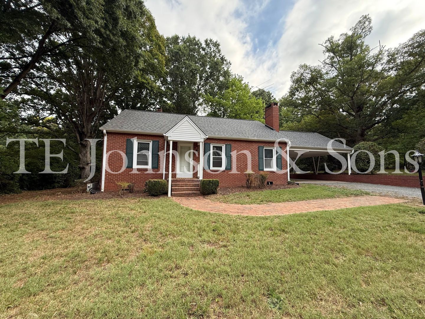 Winston-Salem House: 5535 Robinhood Road