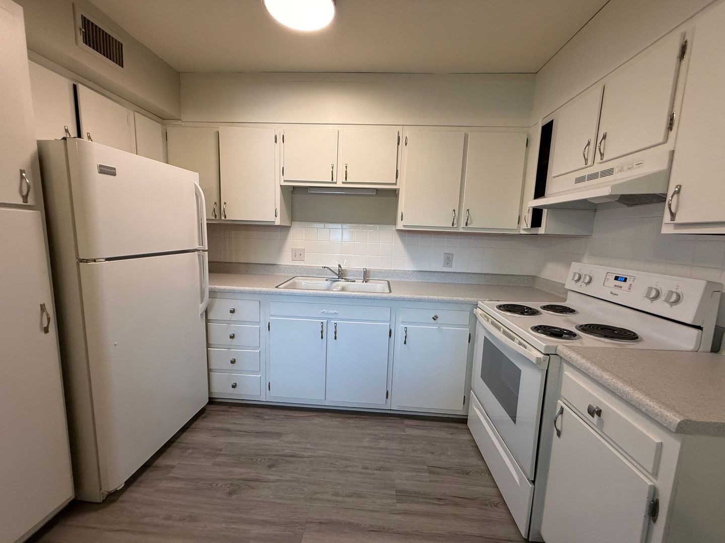 2 Bedroom Salem View Apartment! 3 of 12