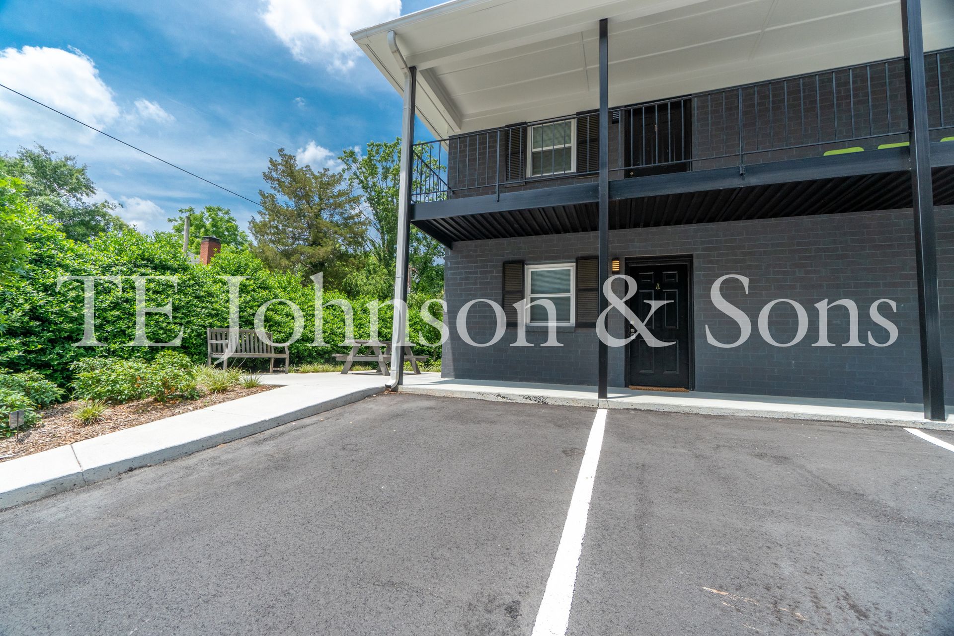 Discover West End Living in This Beautiful 2 Bedroom Apartment 5 of 12