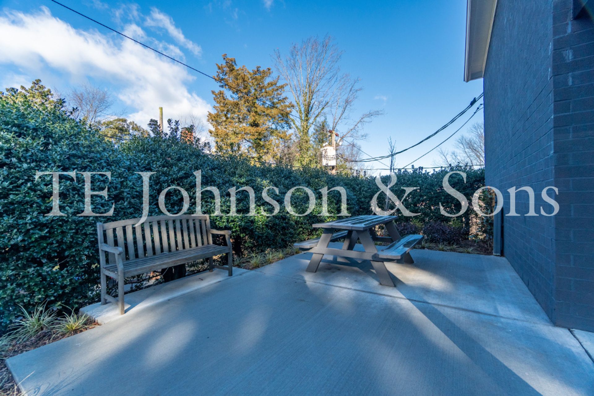 Discover West End Living in This Beautiful 2 Bedroom Apartment 6 of 12