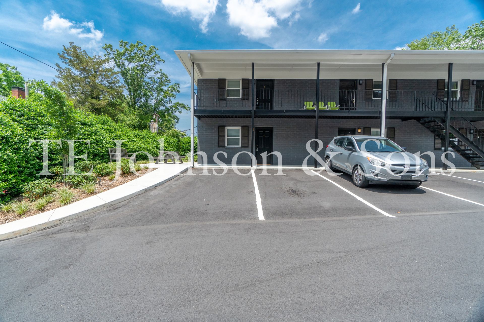 Discover West End Living in This Beautiful 2 Bedroom Apartment 4 of 12