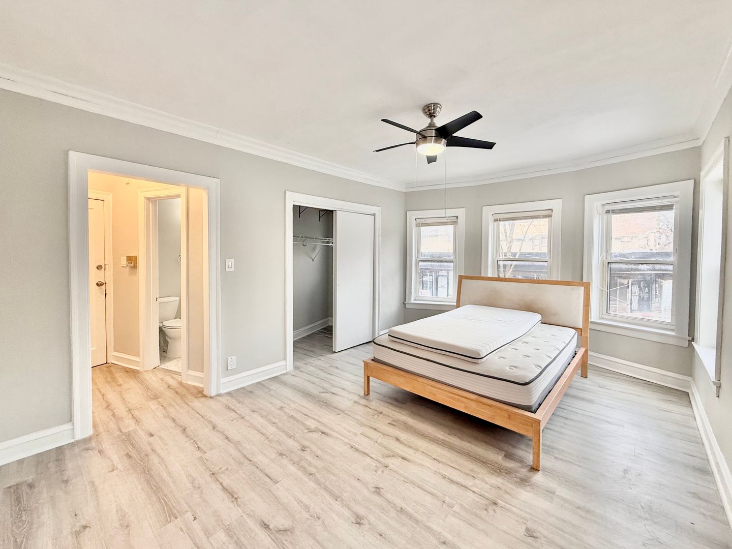 Chicago Apartment: 7620 N Sheridan