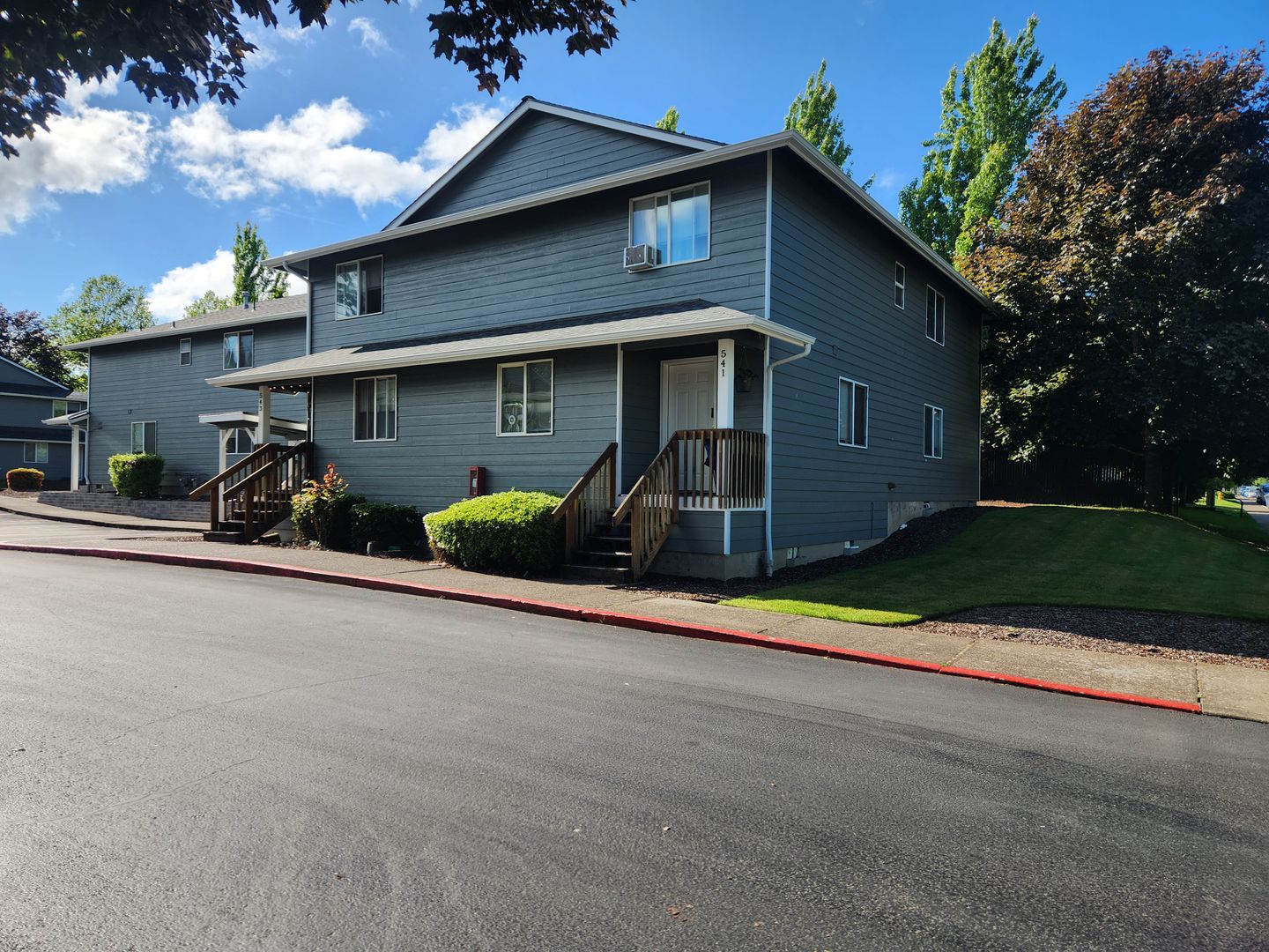 Monmouth Apartment: 541-599 Catron St. N.