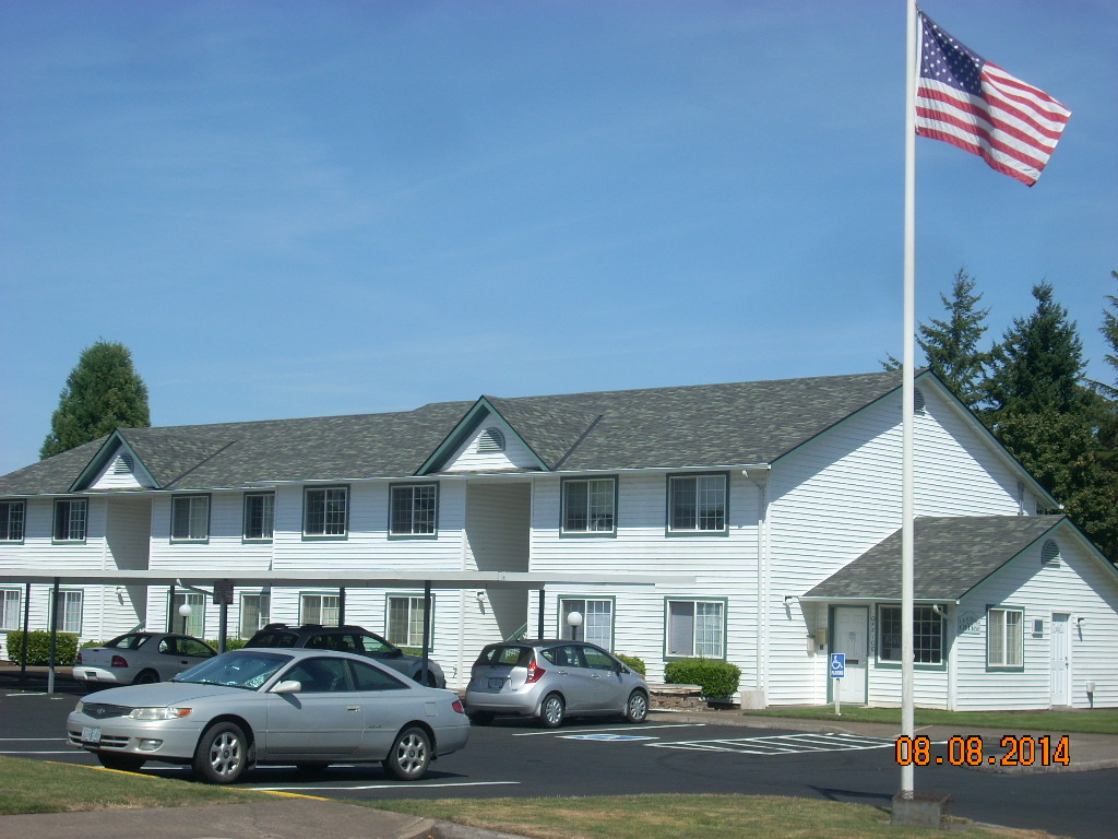 Monmouth Apartment: 850 Stephanie St.