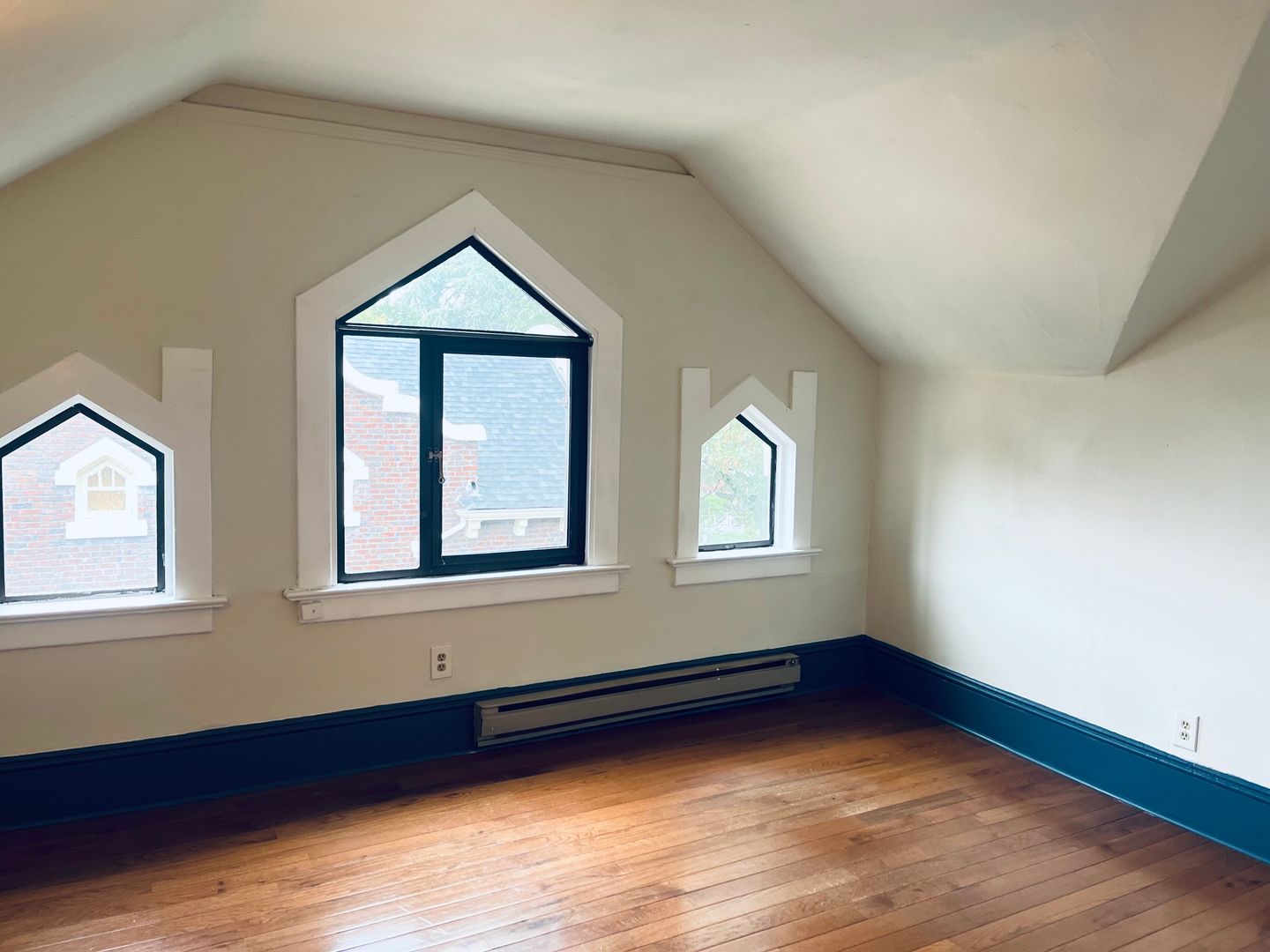 Seattle Apartment: 5800 15th Ave NE