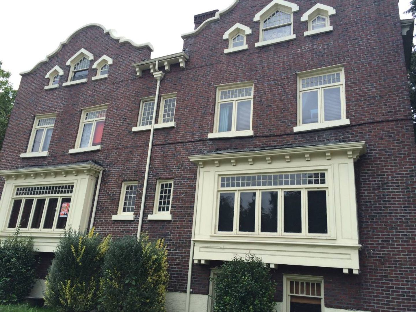 Seattle Apartment: 5808 15th Ave NE