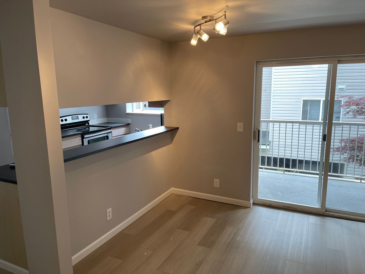 Seattle Apartment: 12329 Roosevelt Way NE