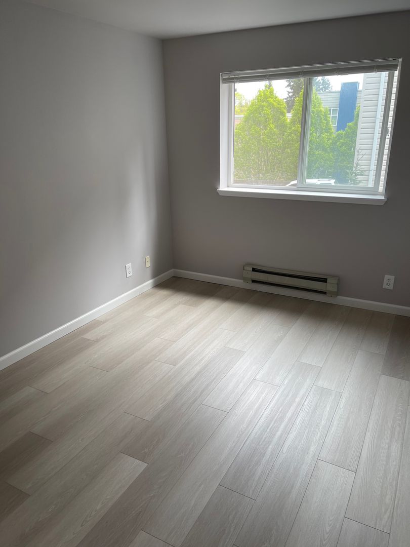 Seattle Apartment: 12329 Roosevelt Way NE