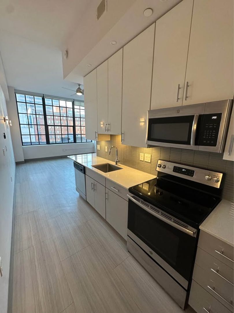 Cincinnati Apartment: 126 E 6th St