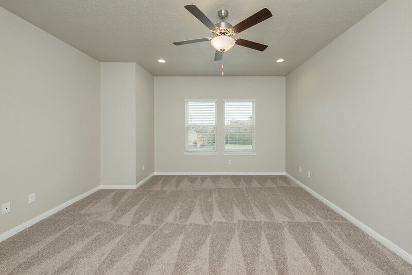 Spacious Townhome Available Now! 6 of 12
