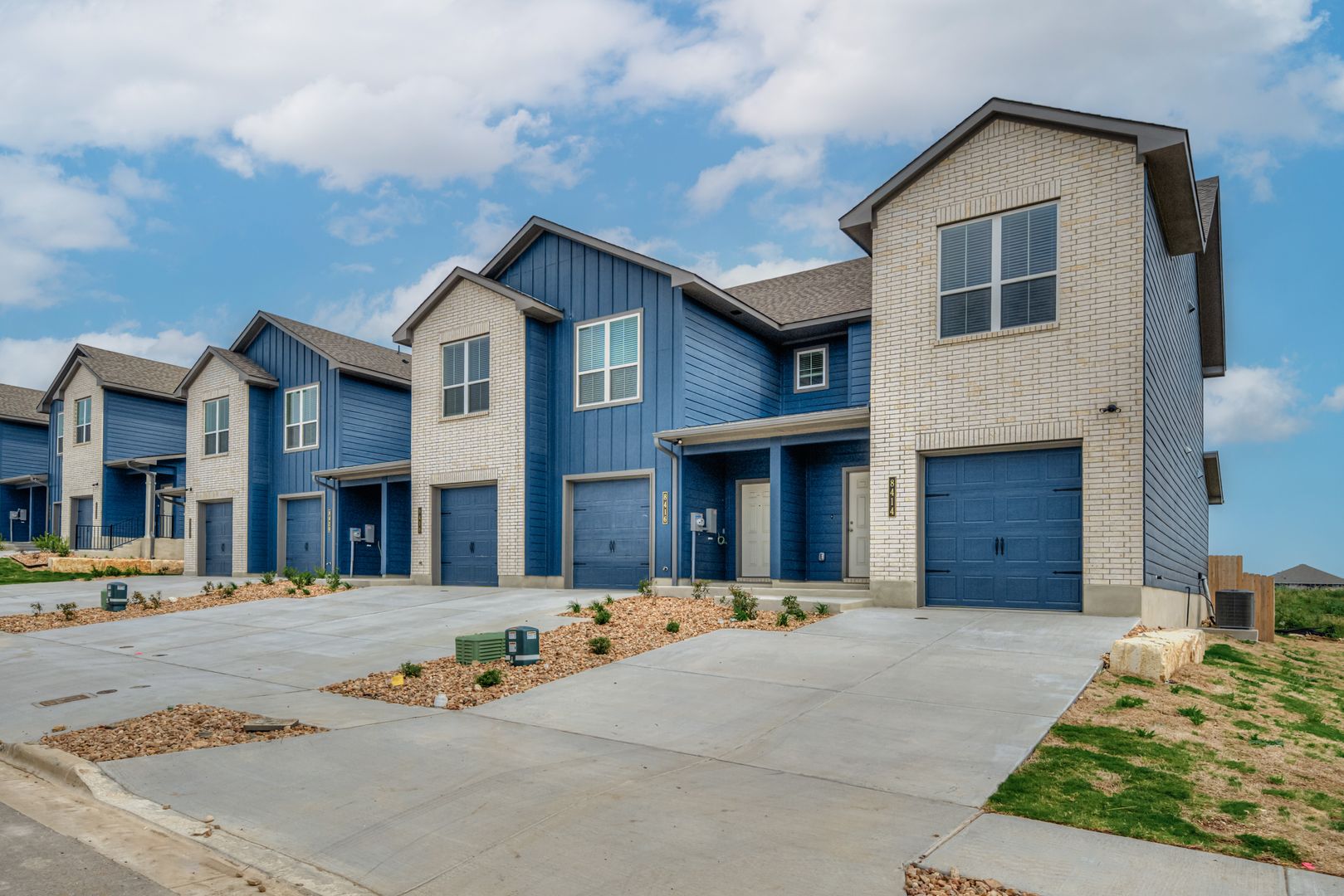 Temple House: 8428 Adelaide Dr