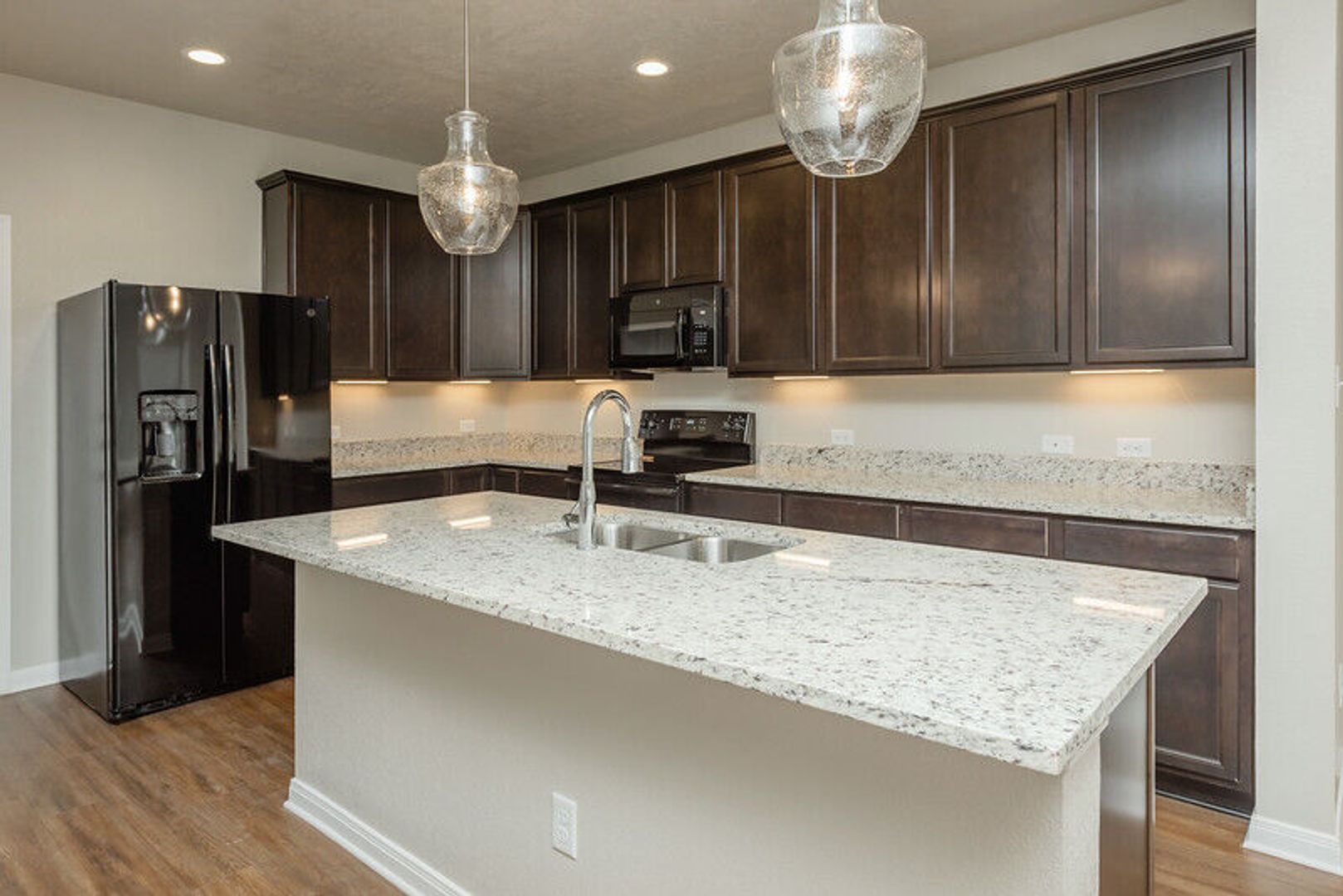 Spacious Townhome Available Now! 3 of 12