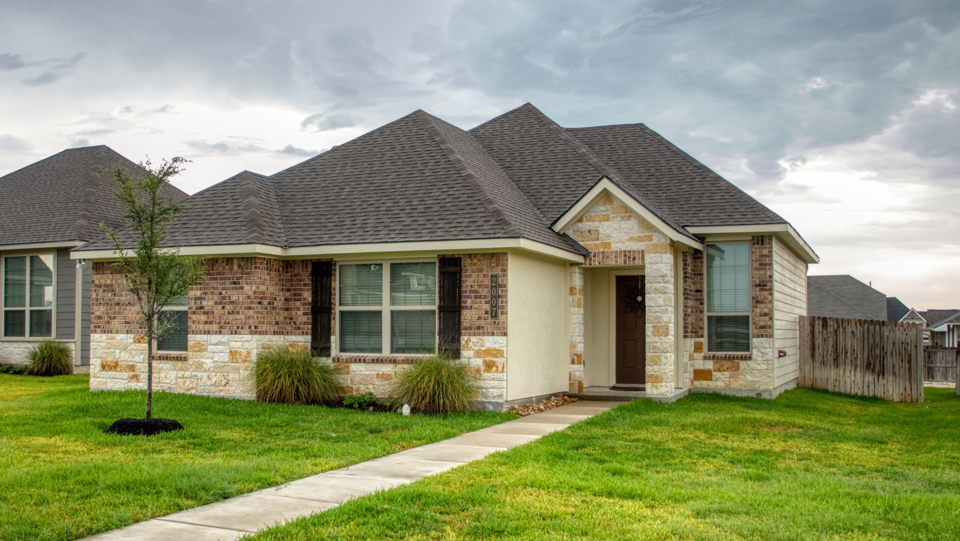 Bryan House: 2007 Viva Rd