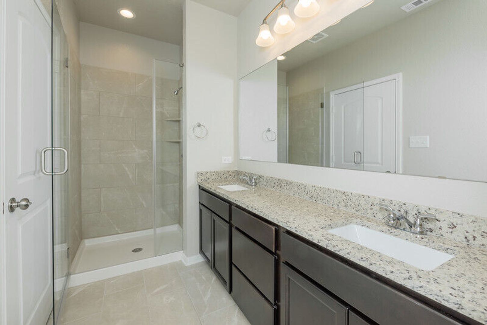 Spacious Townhome Available Now! 7 of 12