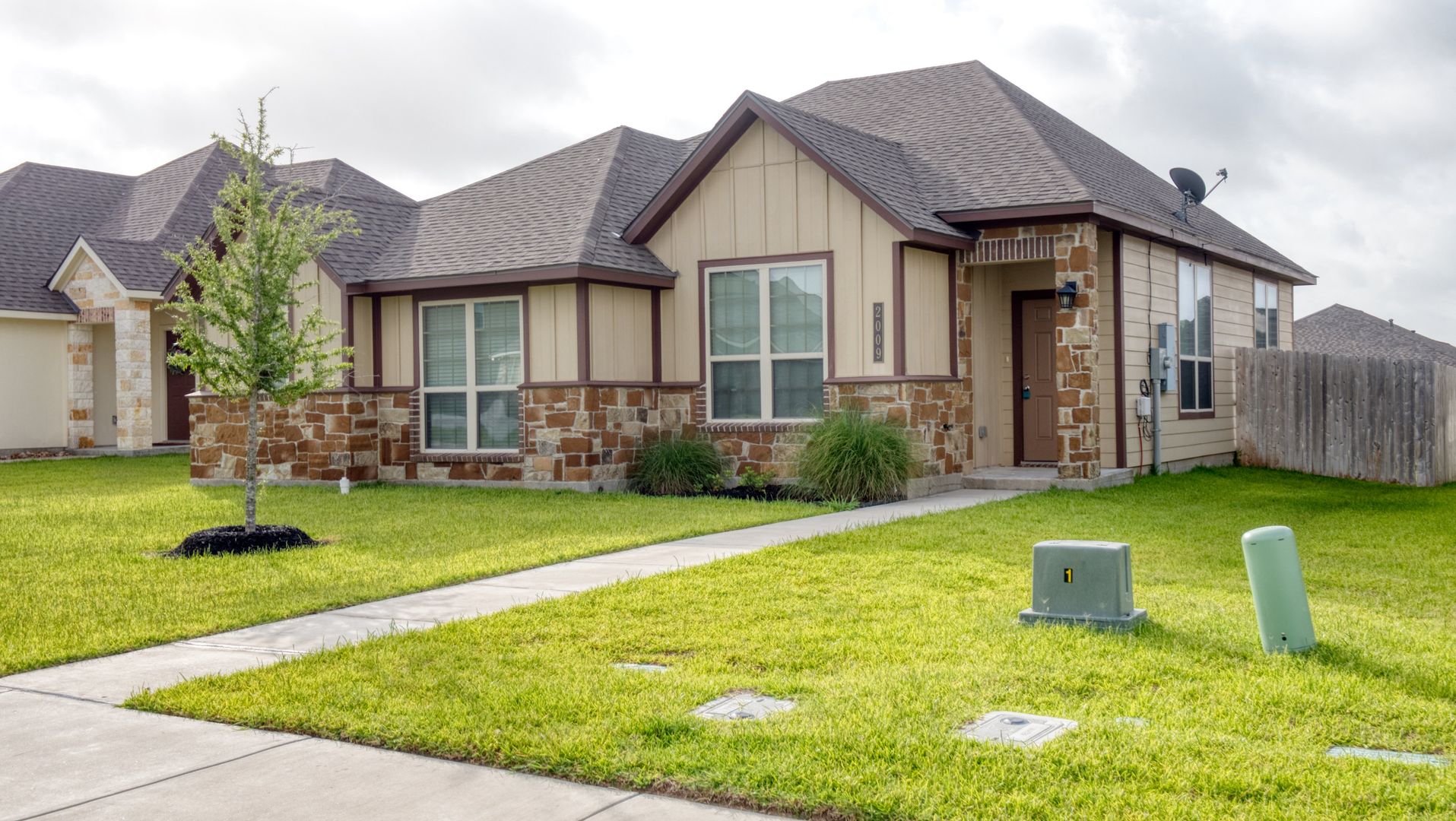 Bryan House: 2009 Viva Rd