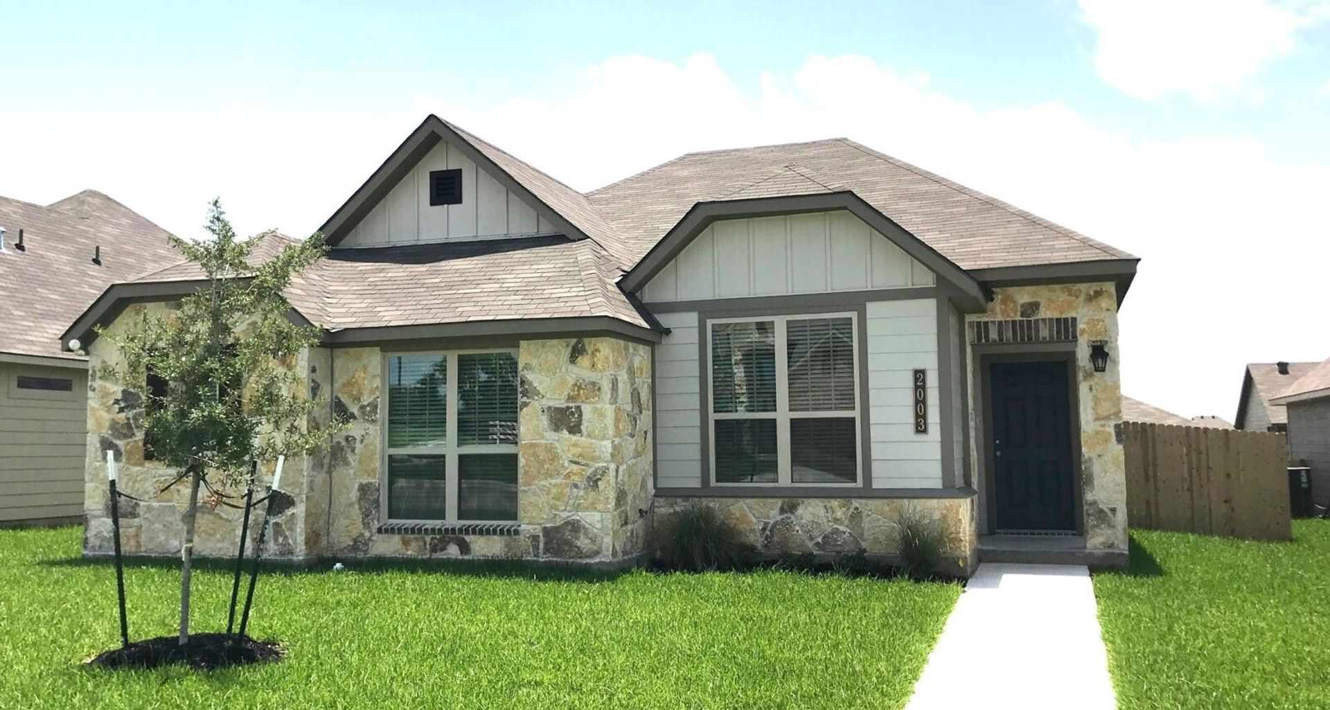 Bryan House: 2003 Viva Rd