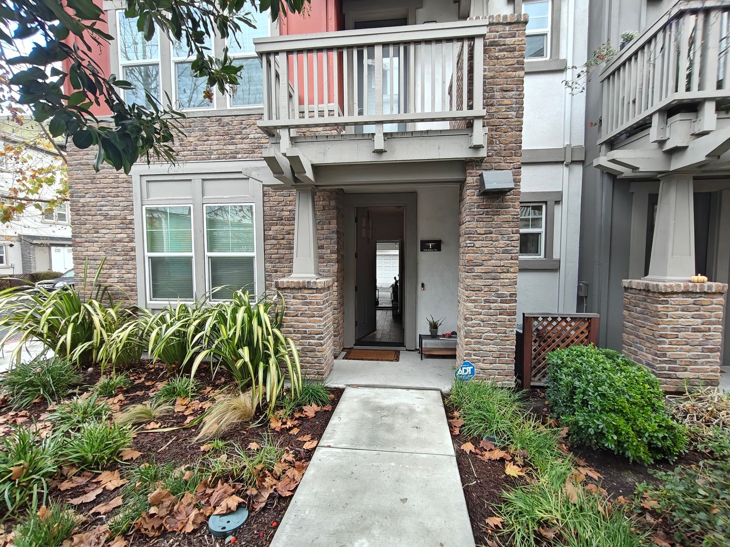 Sunnyvale House: 828 Julian Ter