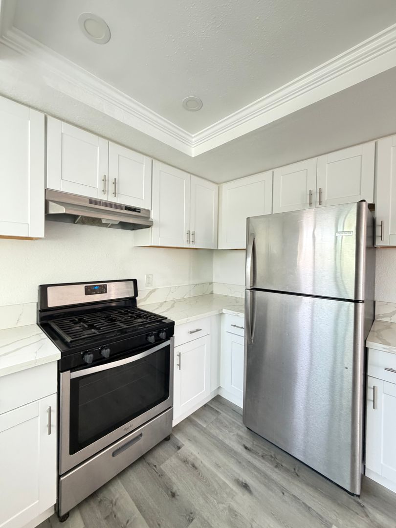 Fantastic & Modern Corner Unit w/ Private Patio 8 of 12