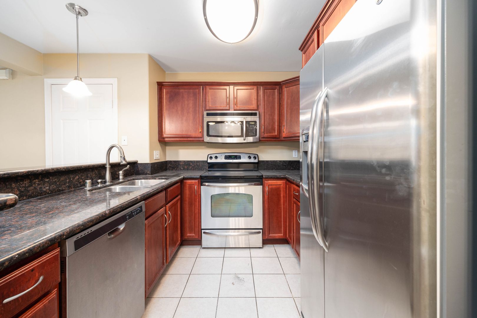 San Diego Condo: 5252 Balboa Arms Dr Unit 172