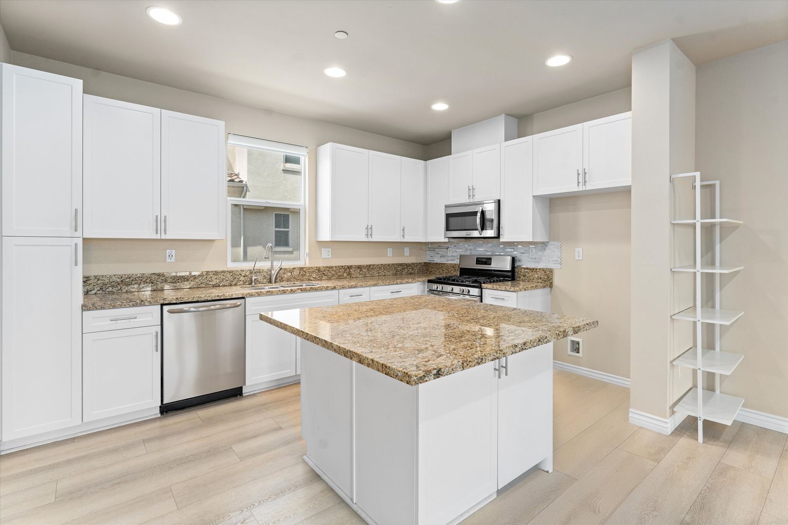 2651 W Lincoln Ave Unit 17, Anaheim, CA 92801 4 of 8