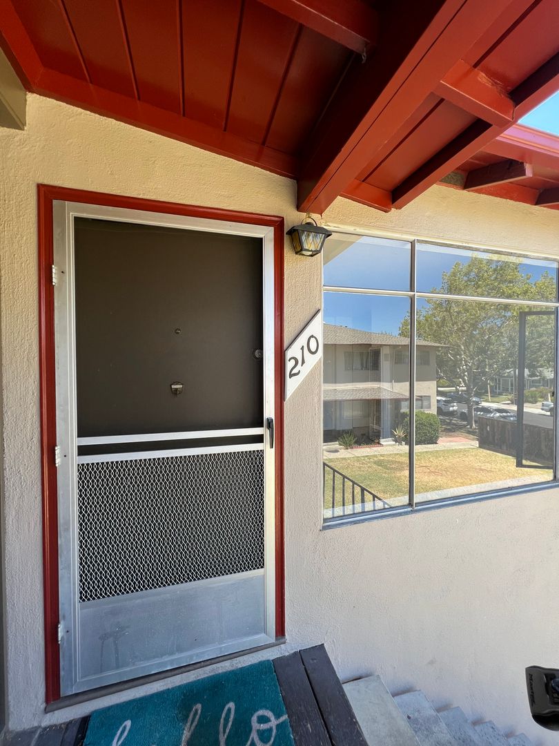 Palo Alto Apartment: 210-226 El Carmelo Ave