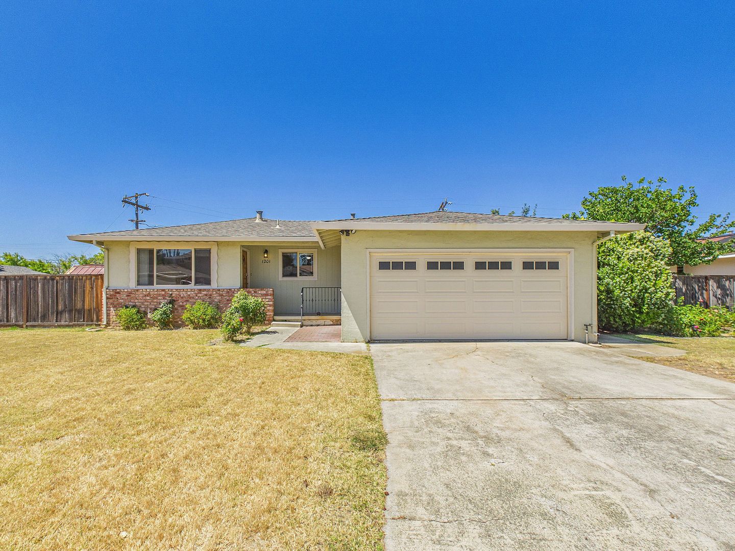 Campbell House: 1201 Theresa Ave