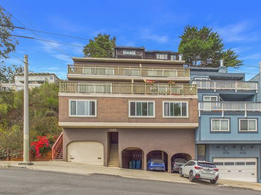 Bright 2-Bedroom Noe Valley Home with Large Private Deck, City Views & Garage Parking – photo 1