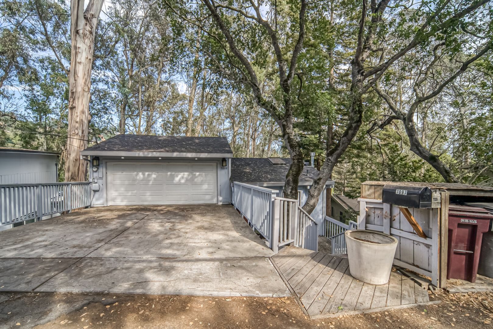 Oakland Apartment: 7099-7097 Pinehaven Rd