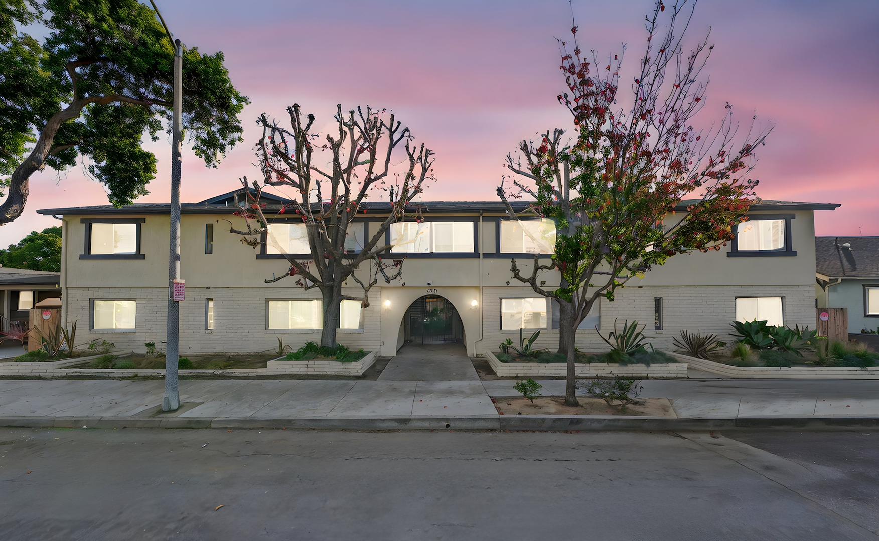 Long Beach Condo: 360 Gladys Ave Unit 14