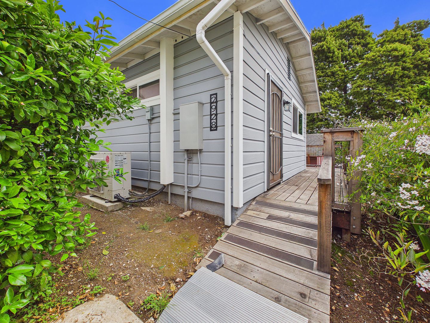 Oakland House: 2928 Coolidge Ave