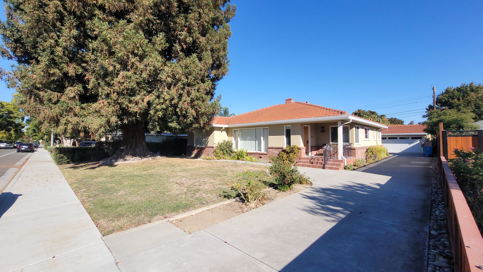 Santa Clara House: 216 Cypress Ave