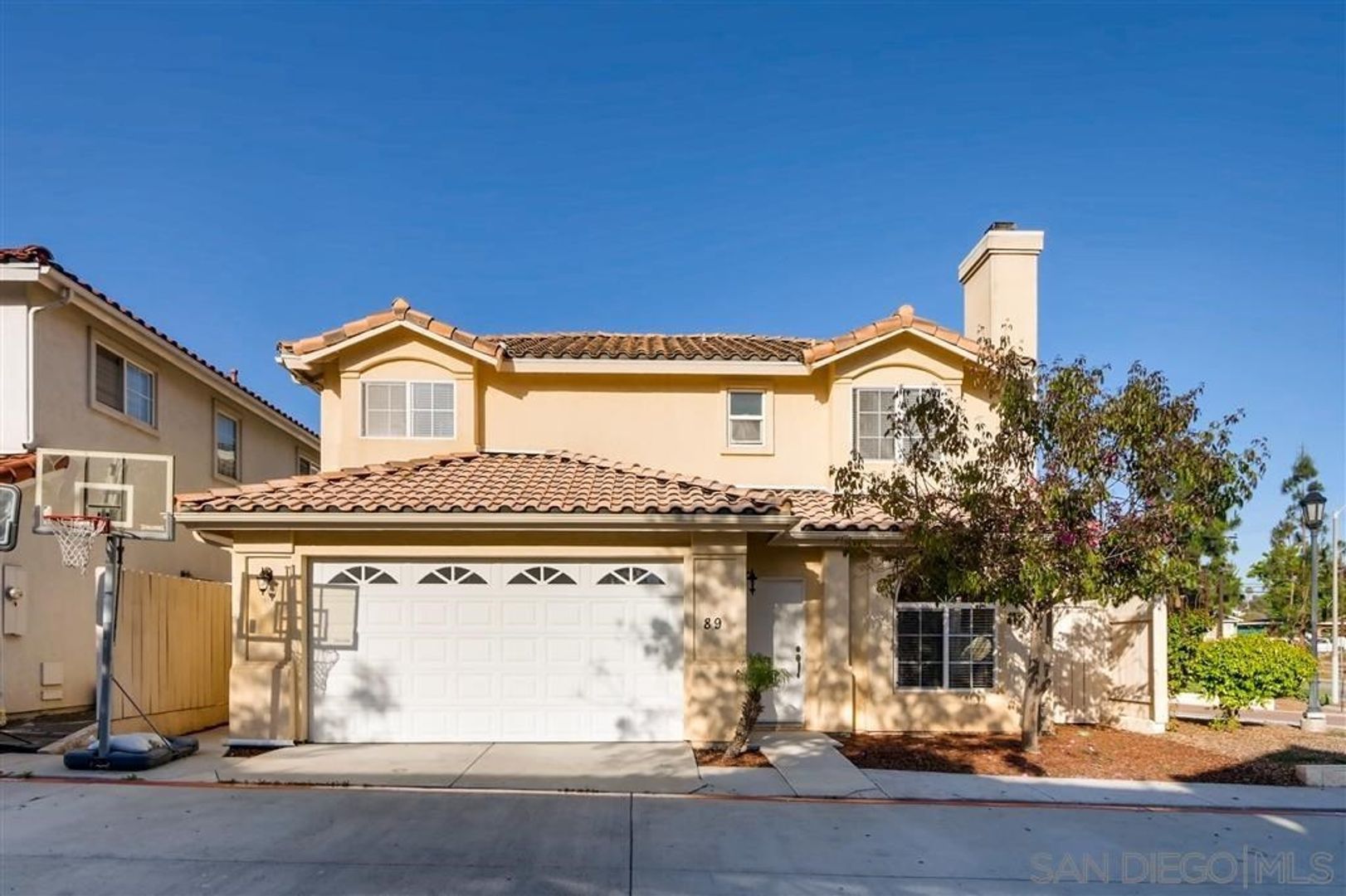Chula Vista House: 89 Country Club Cir
