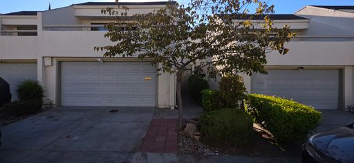 Spacious 3BR Townhome in Gated Evergreen Community – photo 1