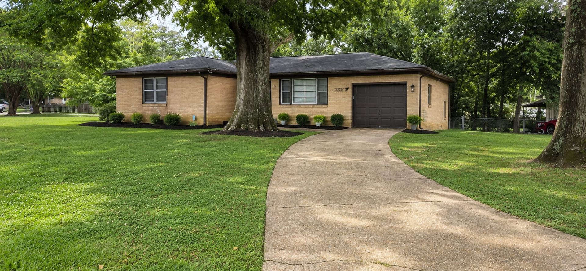 Huntsville House: 2212 LaSalle Road NW