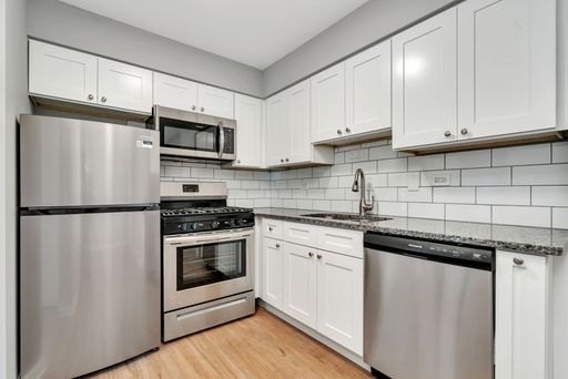 BEAUTIFULLY RENOVATED 2 BDRM / 1 BATH APARTMENT IN DARIEN!