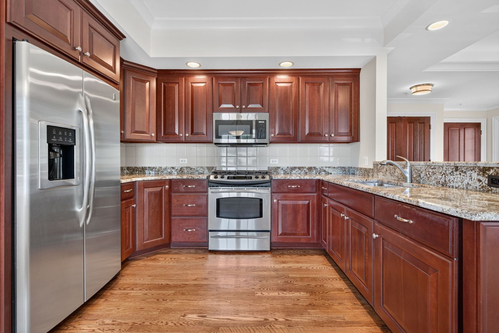Hinsdale Apartment: 107 S Grant St
