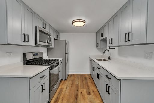 Beautiful One Bedroom Unit in Naperville – photo 1