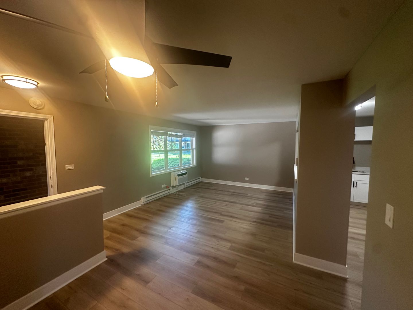 19 Briar St, 11, Glen Ellyn, IL 60137