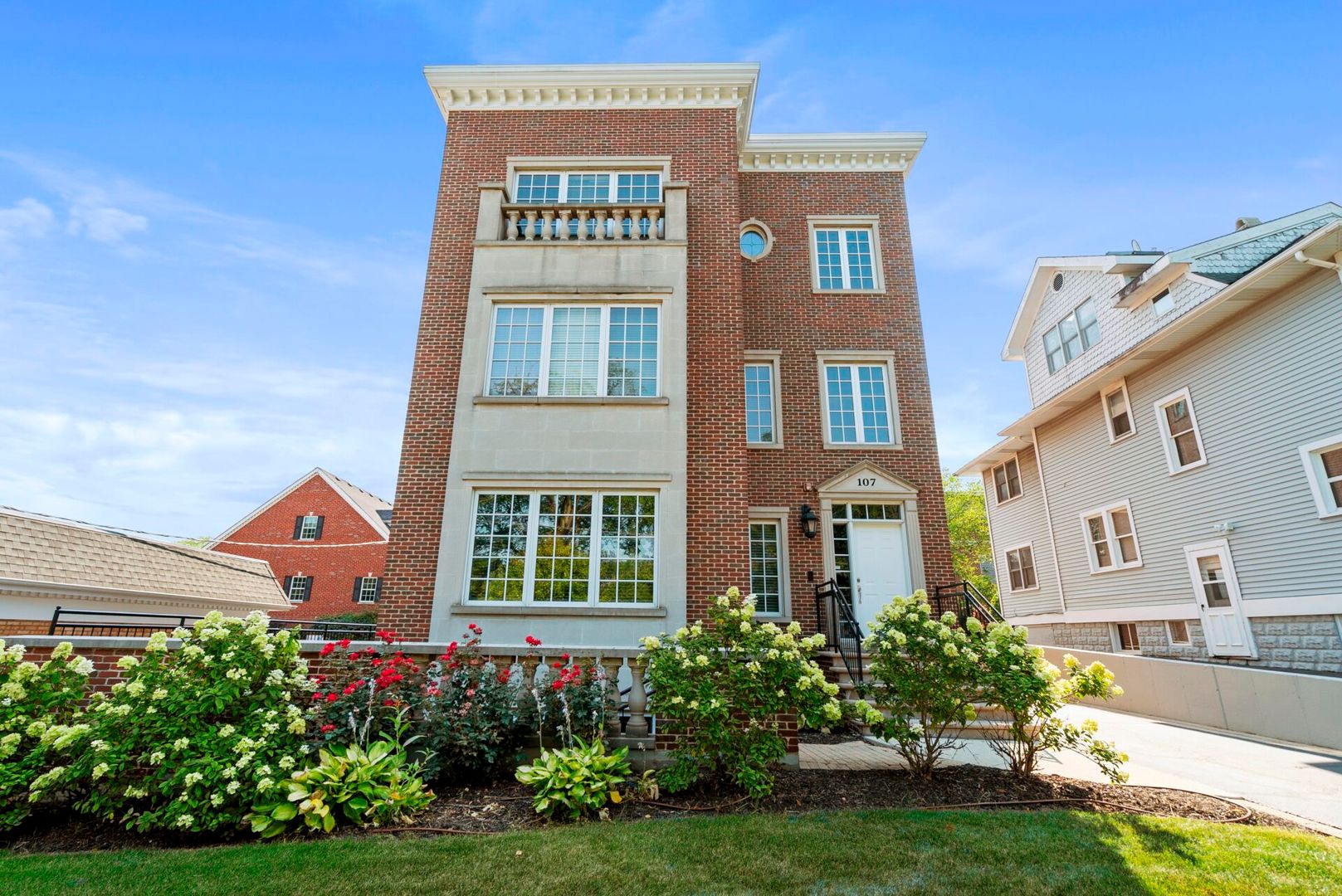 Hinsdale Apartment: 107 S Grant St