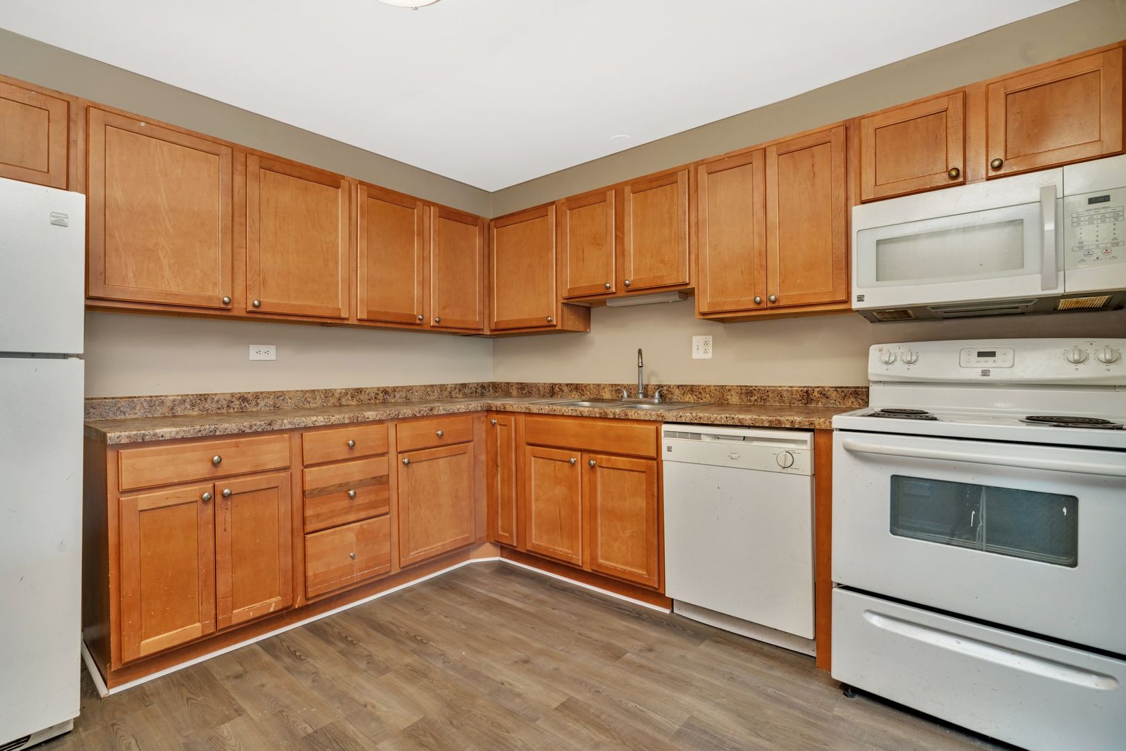 Mundelein Apartment: 313 S. Hickory St.