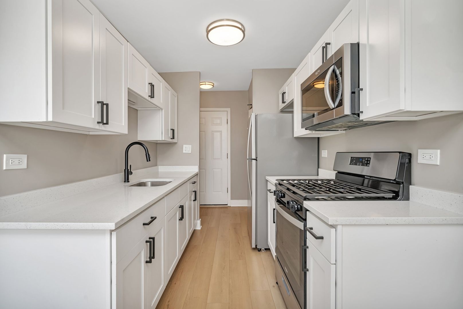 Glen Ellyn Apartment: 21 N Main St