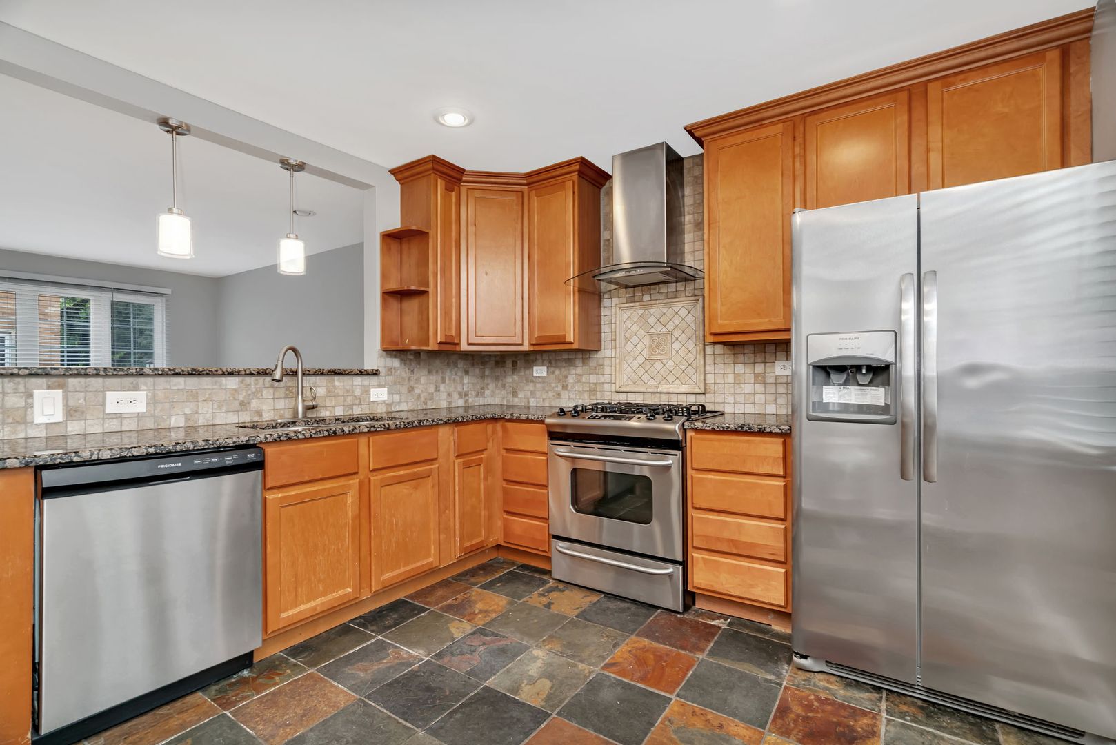 La Grange Apartment: 13-15 S Waiola Ave