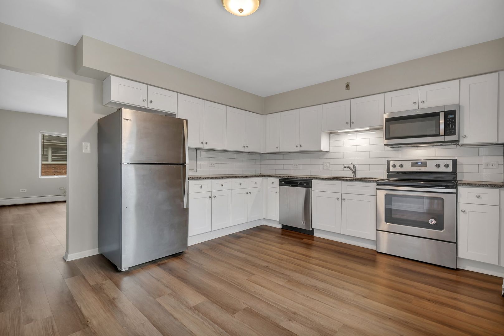 La Grange Apartment: 34-42 S. Waiola Ave.